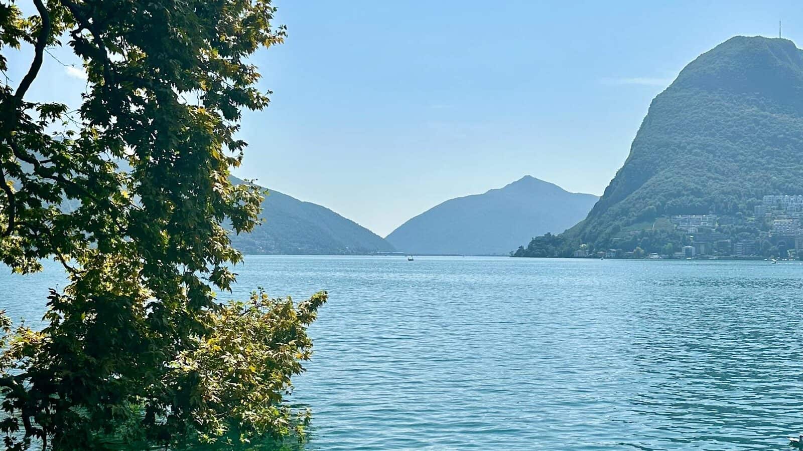 Blick auf den Luganersee in der Schweiz